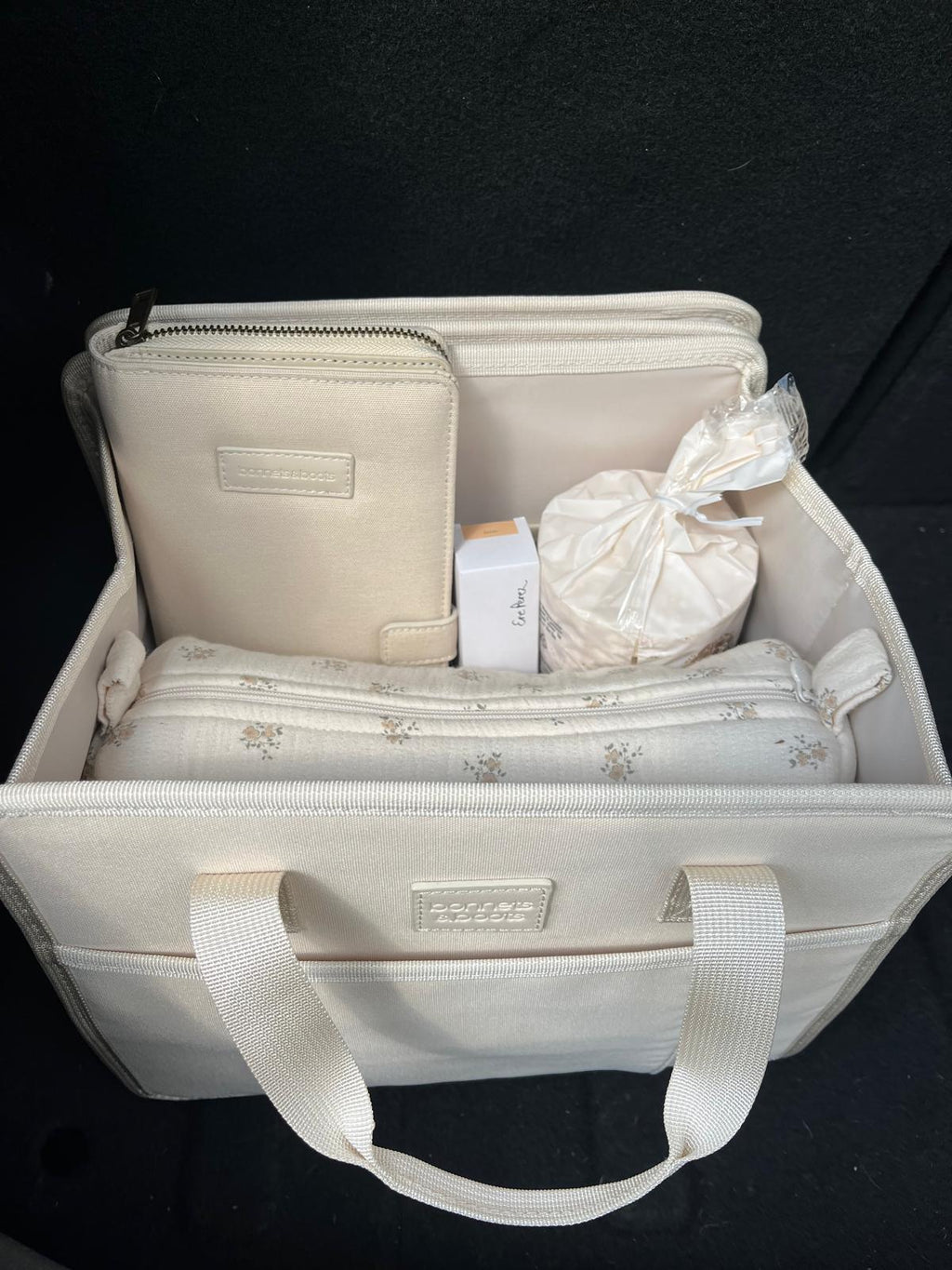 cream folded trunk organiser