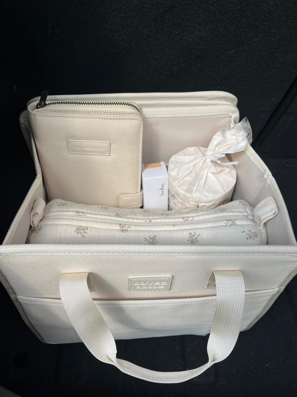 cream folded trunk organiser